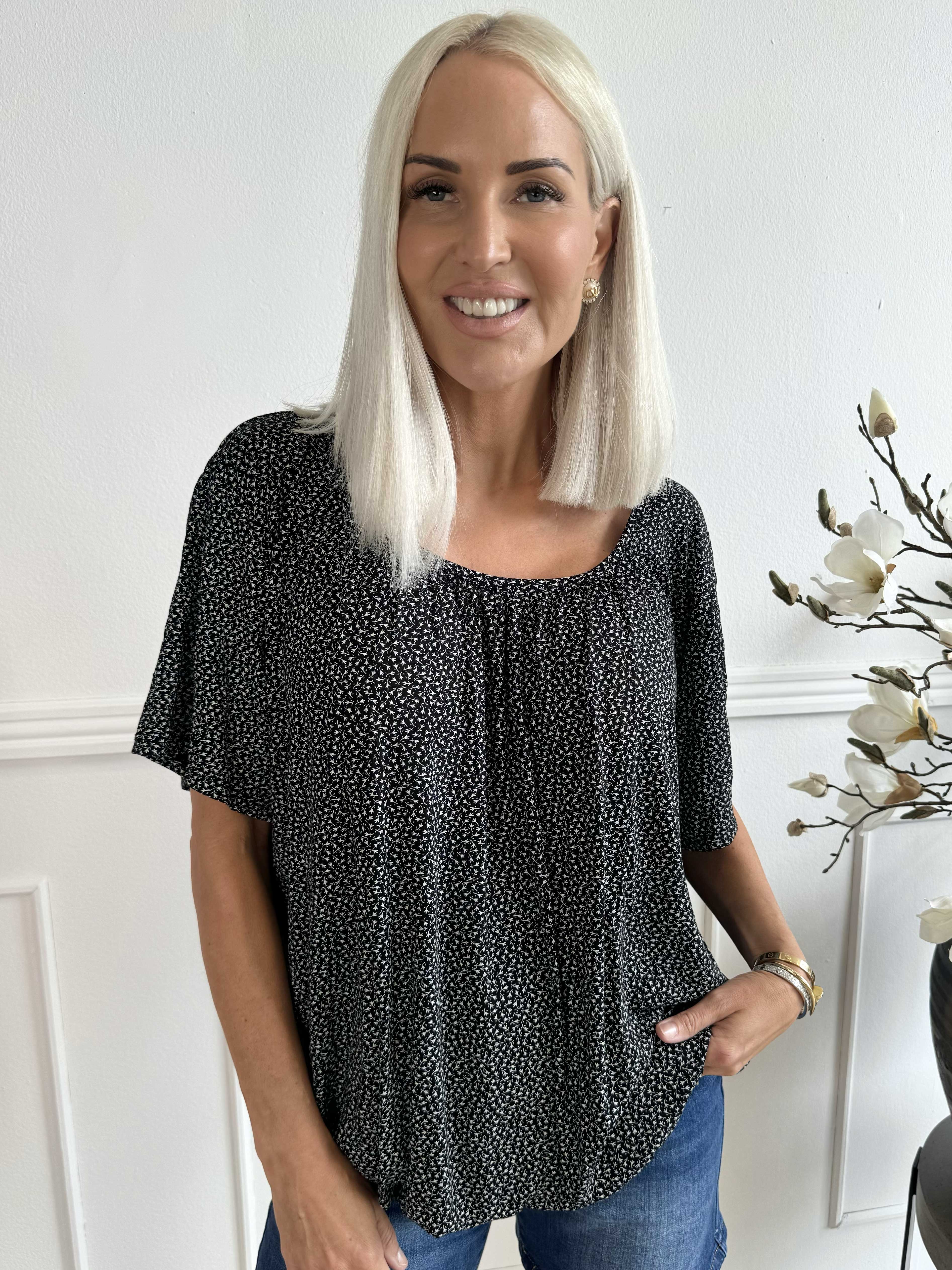 Miracle Flower T-shirt - Bluse i viskose med elastik forneden